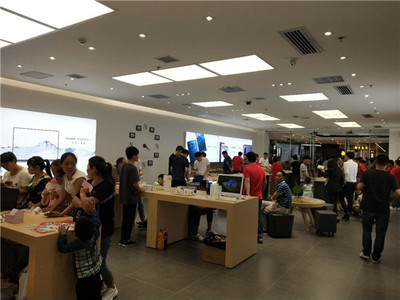 華為門店銷售火爆，電子產(chǎn)品體驗(yàn)店轉(zhuǎn)型迎發(fā)展新機(jī)遇